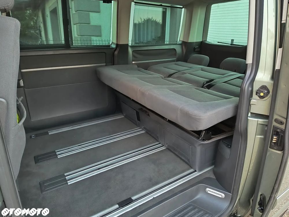 Volkswagen Multivan - 12