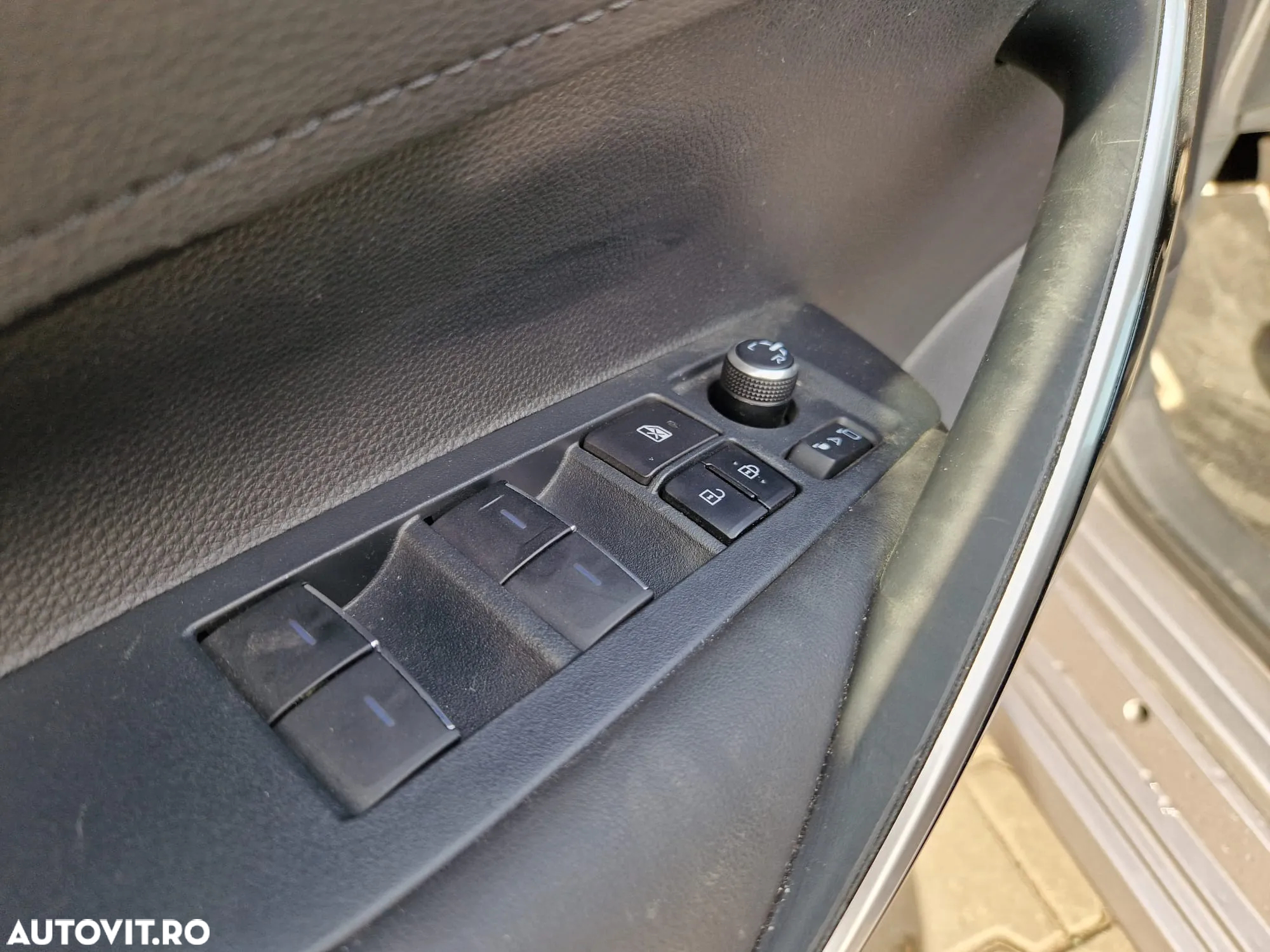 Toyota Corolla 1.8 HSD Exclusive interior Negru - 9