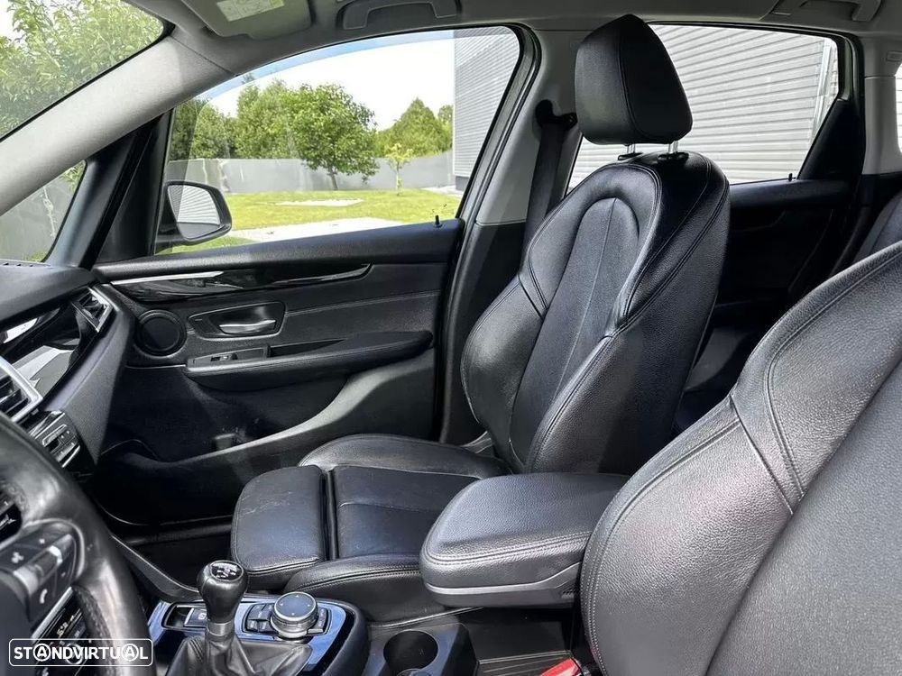 BMW 218 Active Tourer d Line Sport - 33