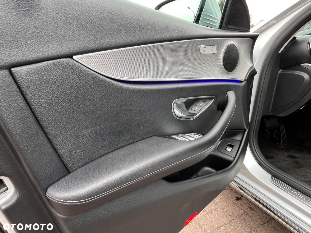 Mercedes-Benz Klasa E 220 d 9G-TRONIC - 21