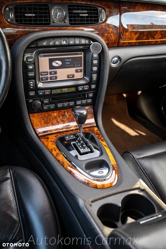 Jaguar XJ - 20