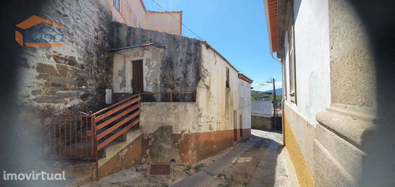 Duas casas numa Aldeia vinhateira - Grande imagem: 2/12
