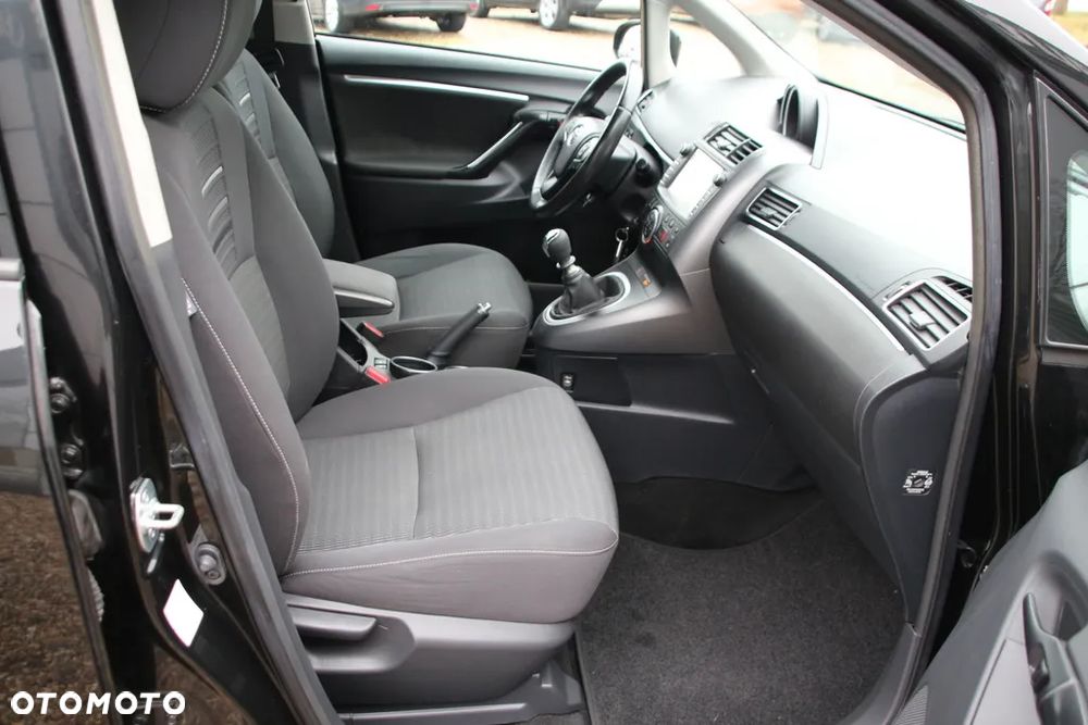 Toyota Verso 1.8 Sol plus NAVI 7os - 31