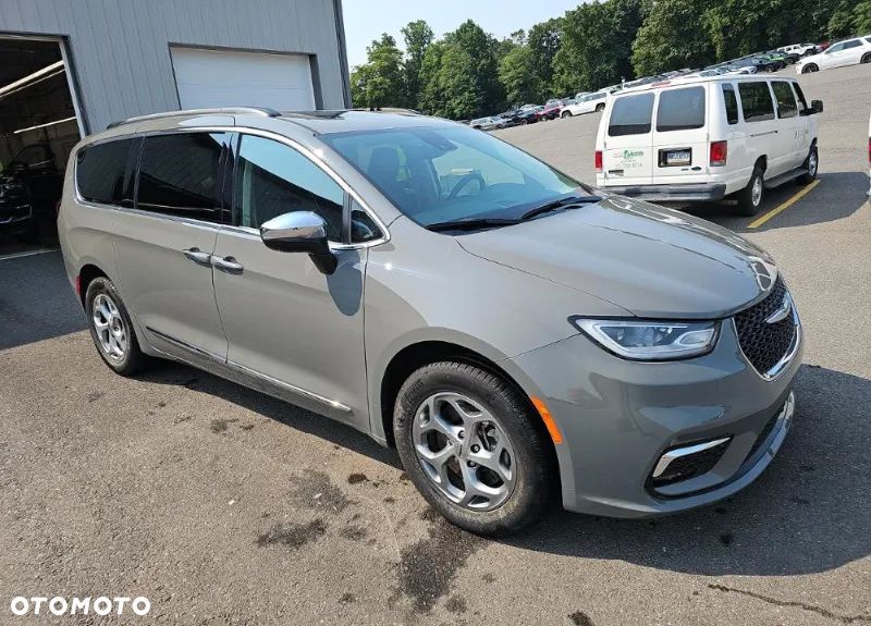 Chrysler Pacifica - 1