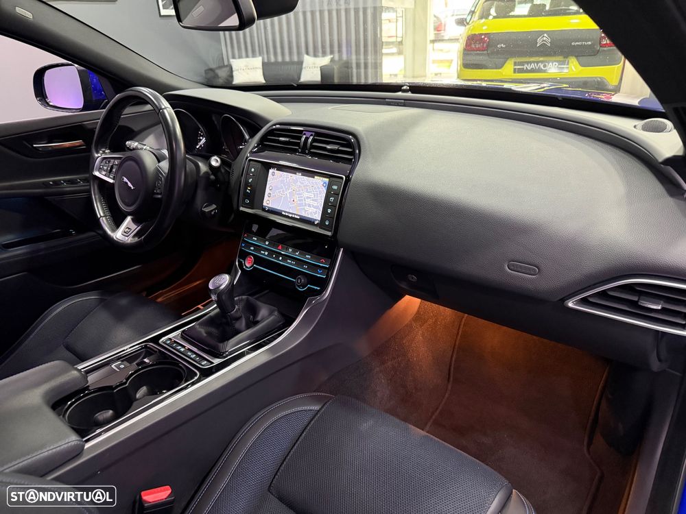 Jaguar XE 2.0 D R-Sport - 22