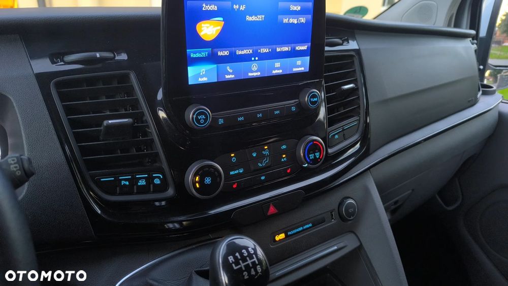 Ford Tourneo Custom 2.0 EcoBlue L1 Titanium - 24