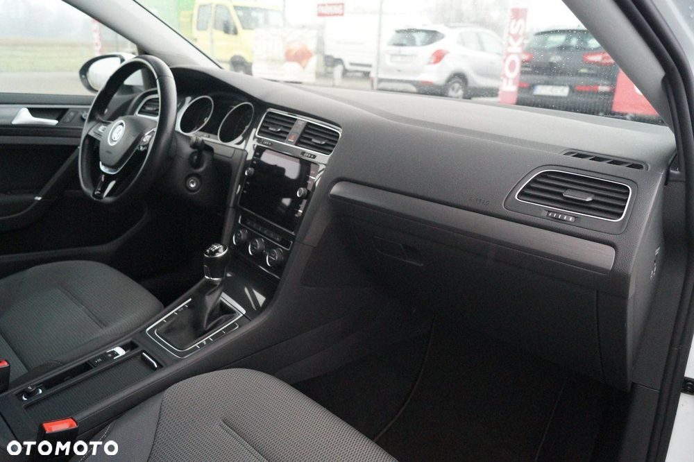 Volkswagen Golf - 20