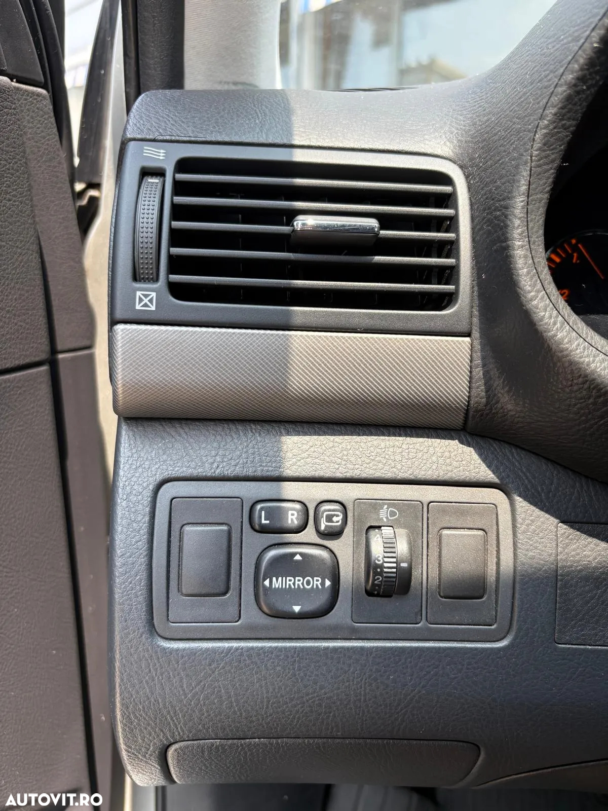 Toyota Avensis - 16