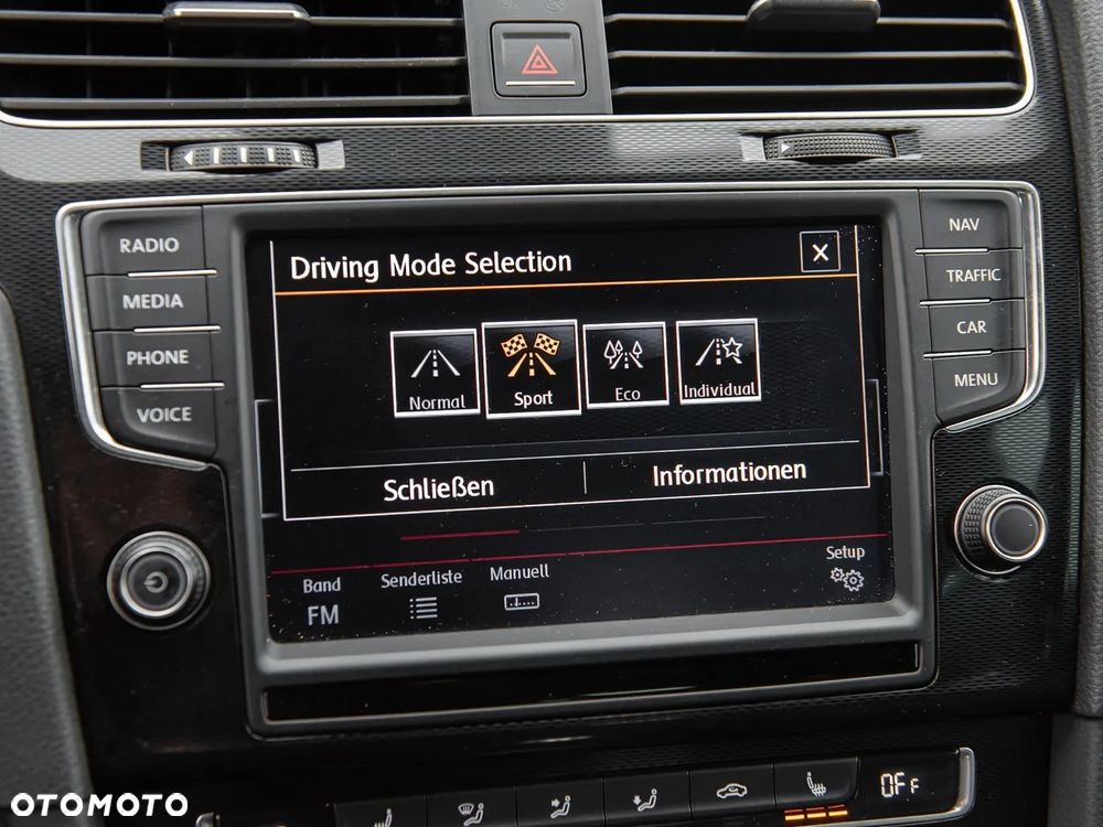Volkswagen Golf - 32