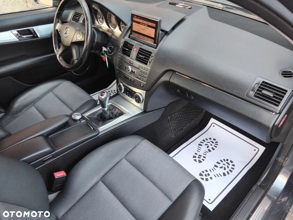 Mercedes-Benz Klasa C 200 CGI BlueEFFICIENCY Avantgarde - 12