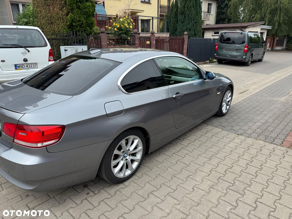BMW Seria 3 325i Coupe - 7