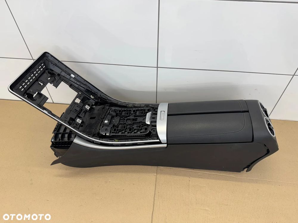 Wnętrze fotele kanapa boczki skóra W206 C-klasa - 6