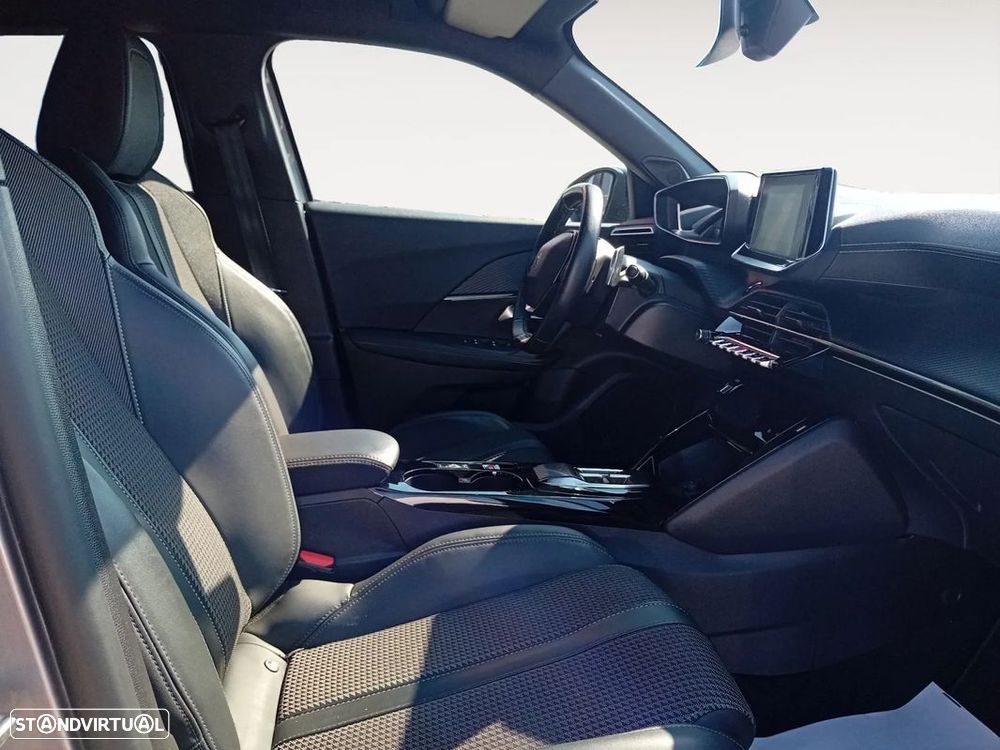 Peugeot 2008 1.5 BlueHDi GT EAT8 - 14