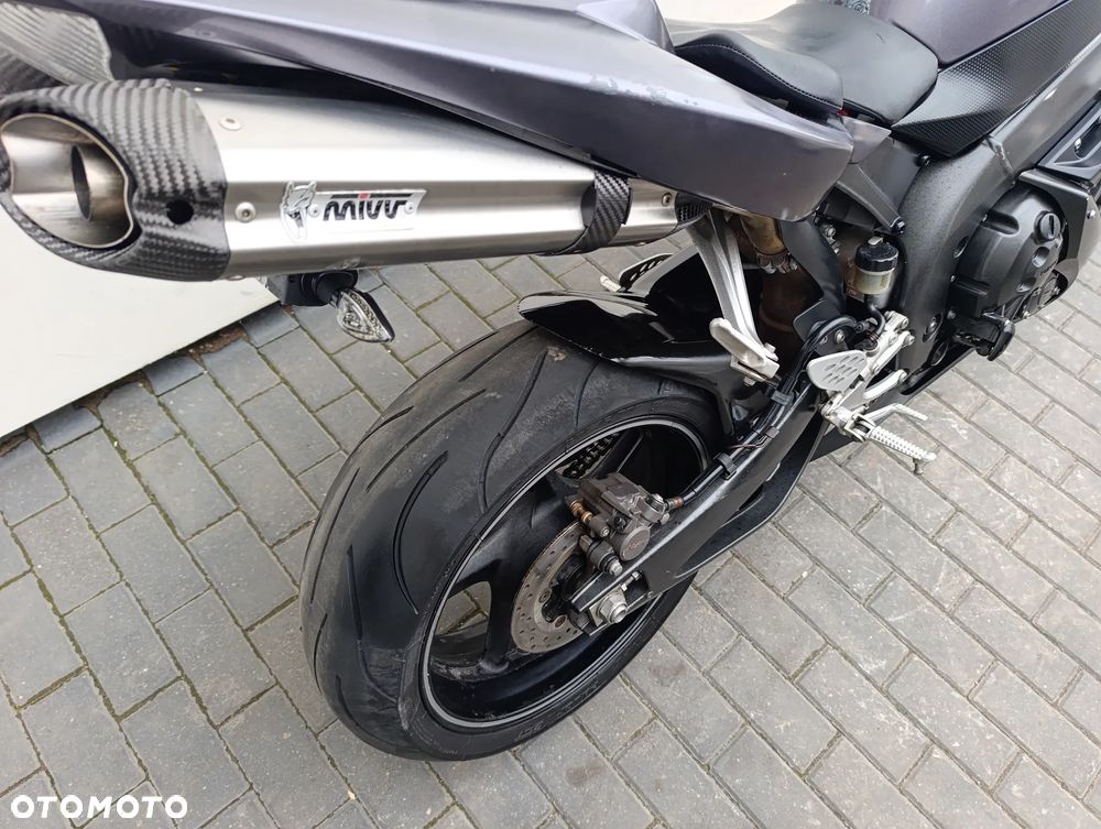 Yamaha R1 - 23