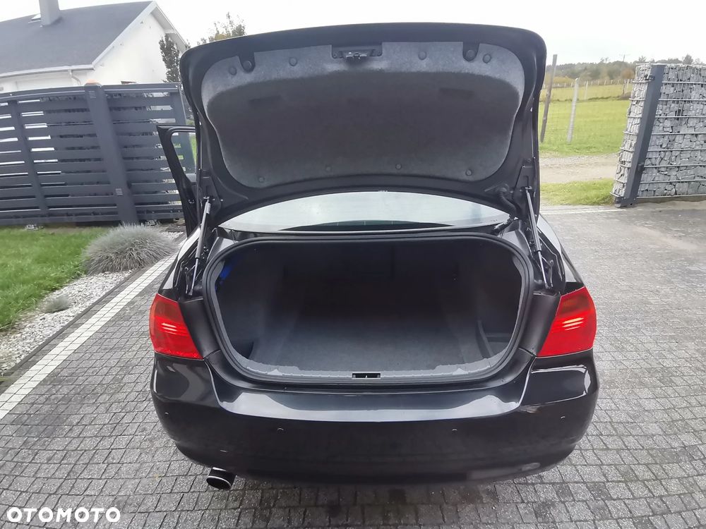 BMW Seria 3 320i - 9