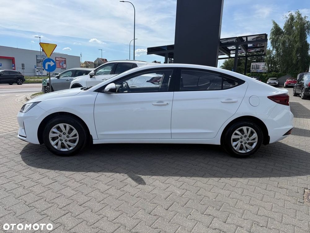 Hyundai Elantra 1.6 Classic Plus - 12