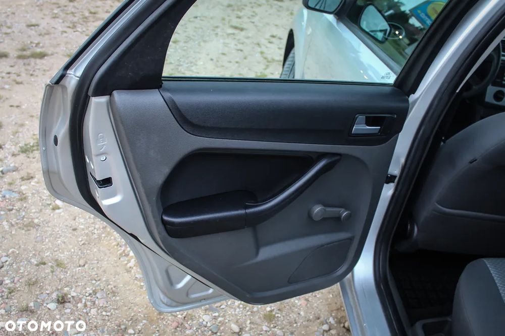 Ford Focus 1.6 Comfort - 16