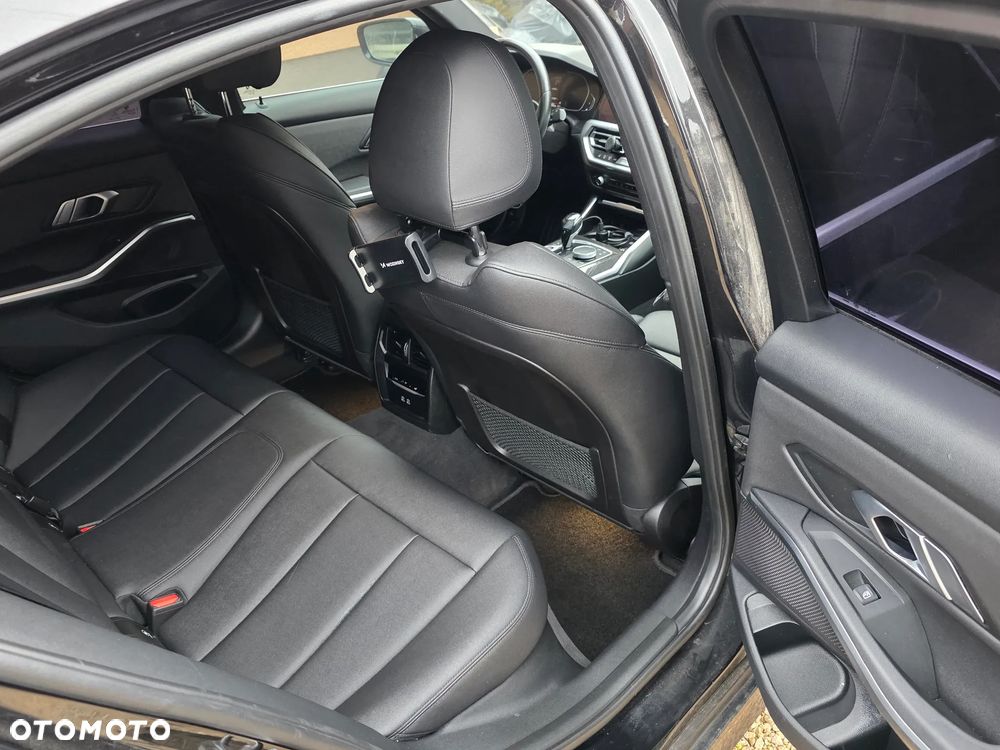 BMW Seria 3 330i Sport - 19