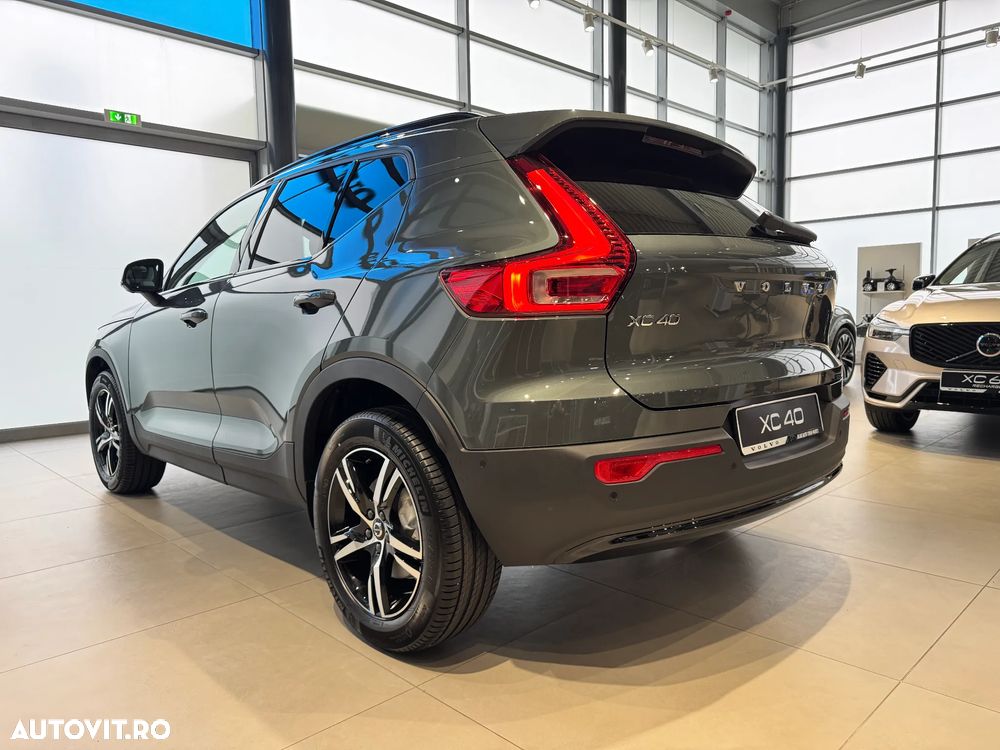 Volvo XC 40 B3 AT FWD MHEV Plus Dark - 8