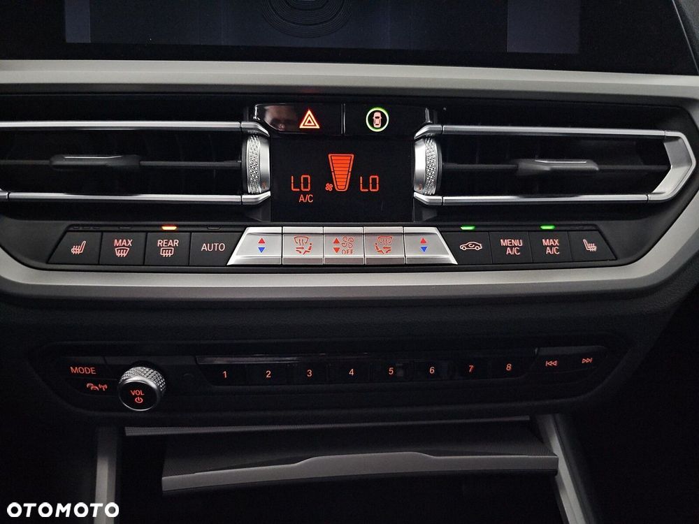 BMW Seria 3 318d Advantage - 24