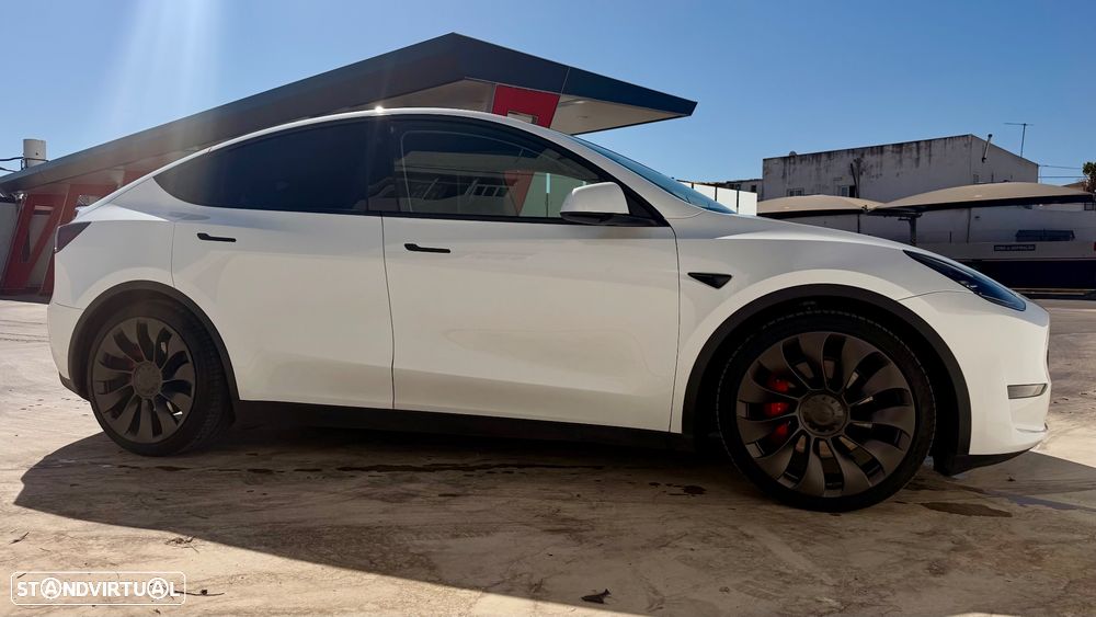 Tesla Model Y Performance Dual Motor AWD - 3