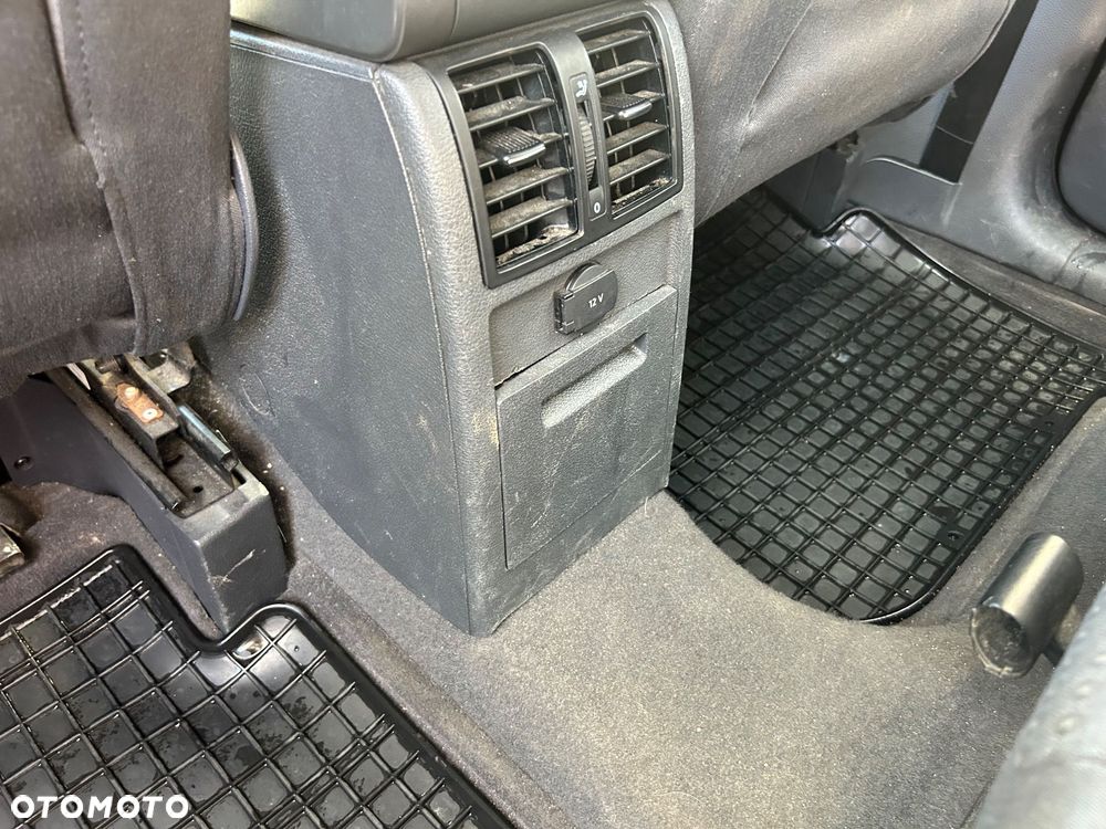 Volkswagen Touran 1.9 TDI Highline - 16