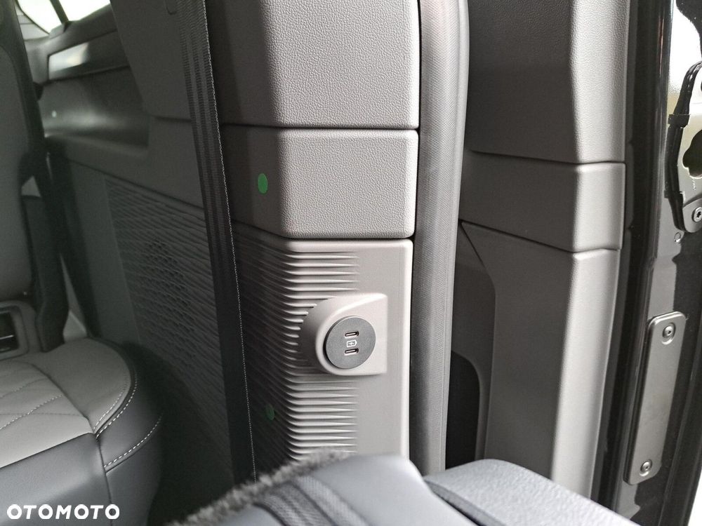 Volkswagen Nowa Caravelle Style silnik: 2,0 l TDI 170 KM /  8-biegowa automatyczna 4MOTION rozstaw osi: 3500 mm - 32