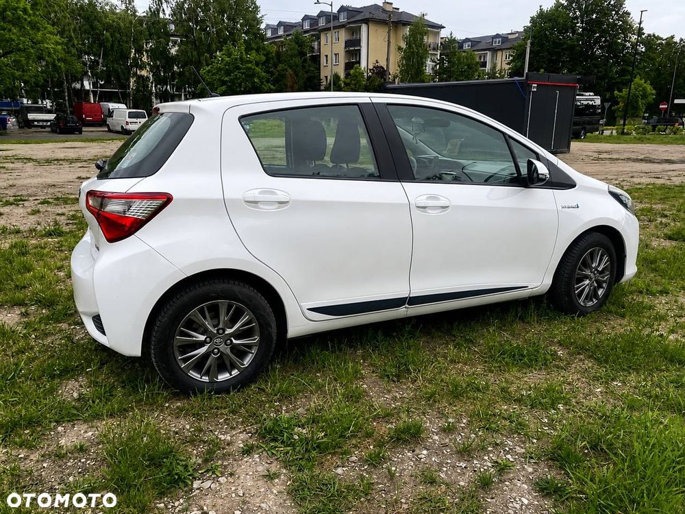 Toyota Yaris Hybrid 100 Selection - 4