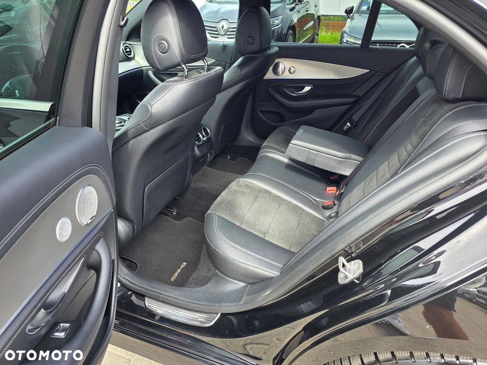 Mercedes-Benz Klasa E 200 4Matic 9G-TRONIC AMG Line - 25