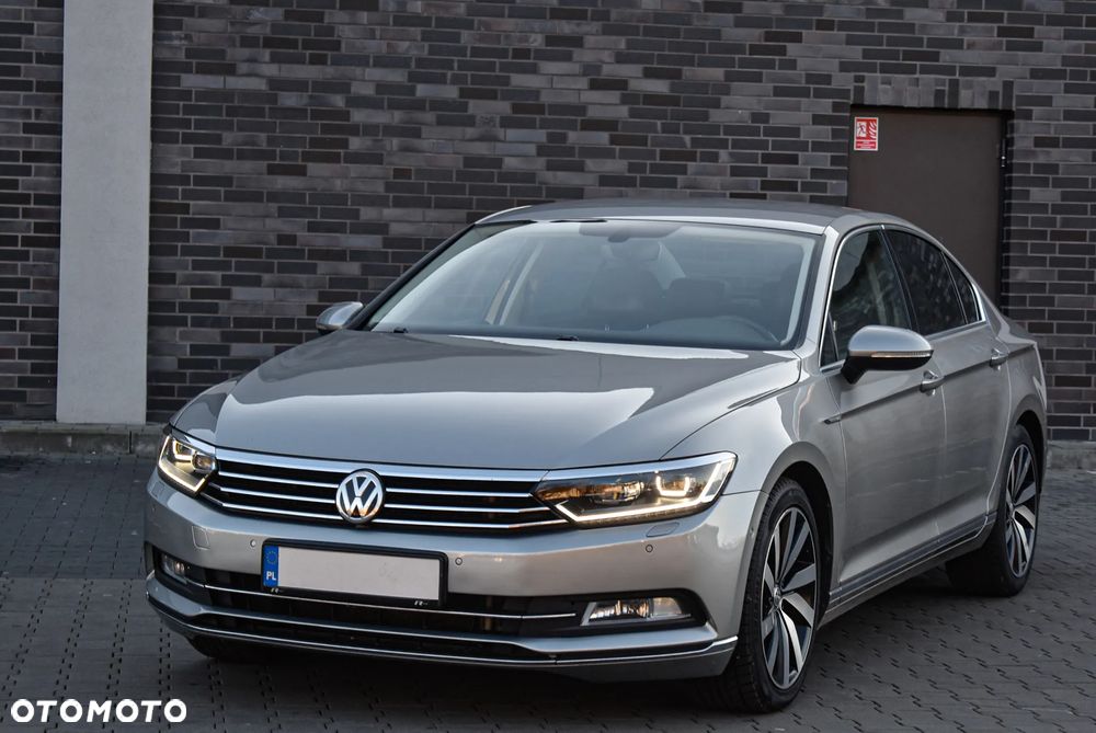 Volkswagen Passat 2.0 TDI DSG BlueMotion Technology R-Line - 18