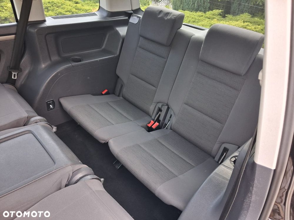Volkswagen Touran - 18