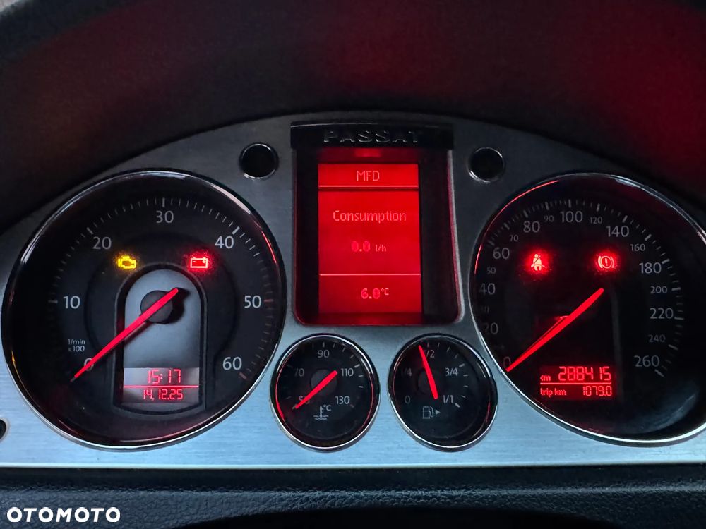 Volkswagen Passat 2.0 TDI DPF Highline - 23