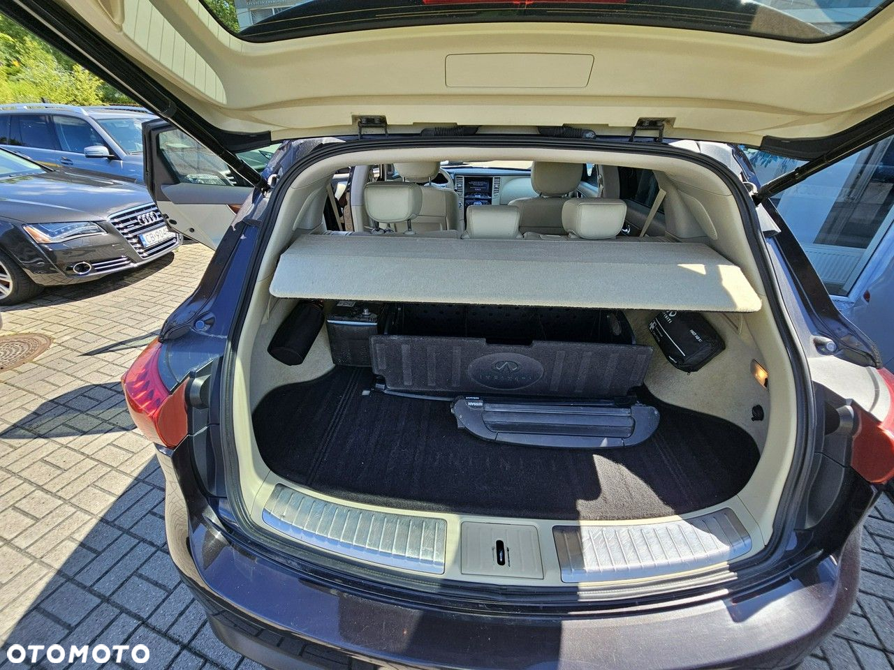 Infiniti QX70 - 24