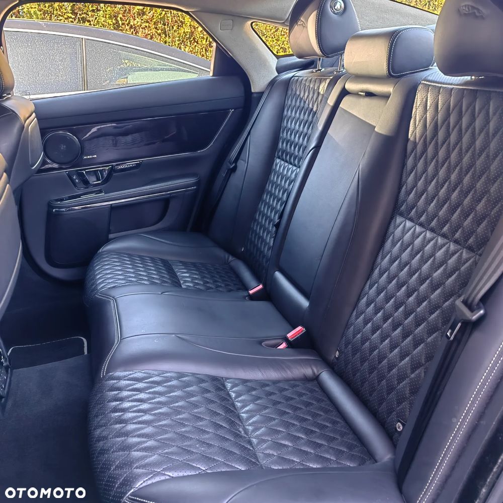 Jaguar XJ 3.0 D V6 Premium Luxury - 35