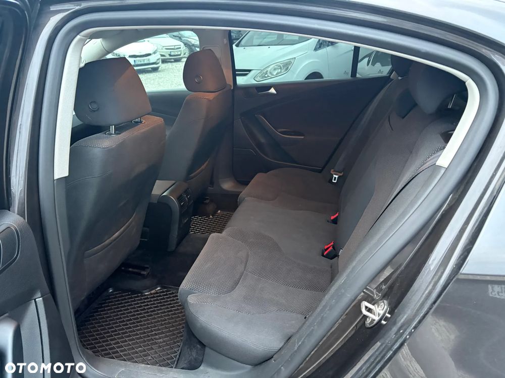 Volkswagen Passat 1.9 TDI DPF Comfortline - 11