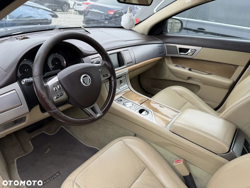 Jaguar XF 2.7 V6 D Premium Luxury - 7
