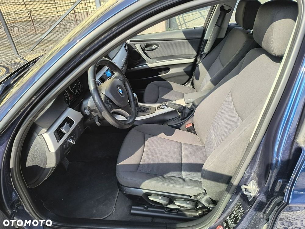 BMW Seria 3 318i - 10