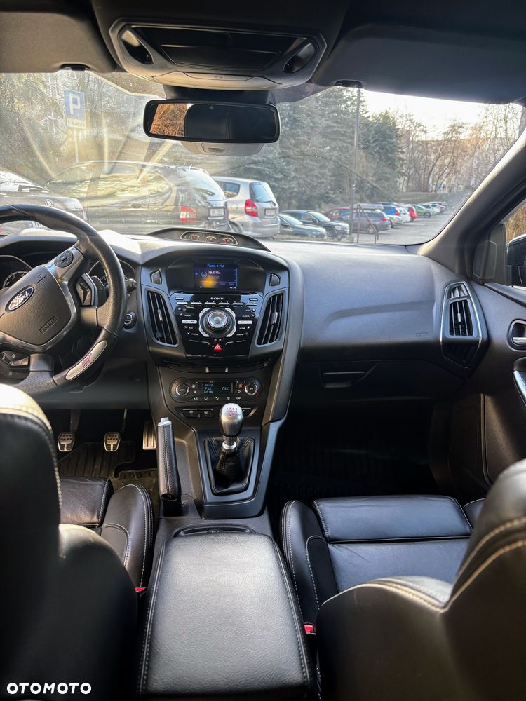 Ford Focus 2.0 EcoBoost ST mit Leder-Exclusiv-Paket - 24