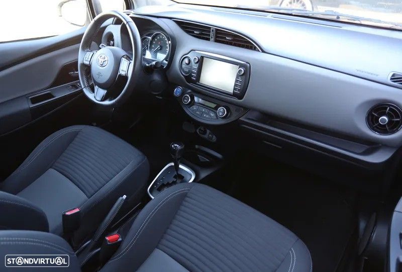 Toyota Yaris 1.5 HSD Comfort+Navi - 15