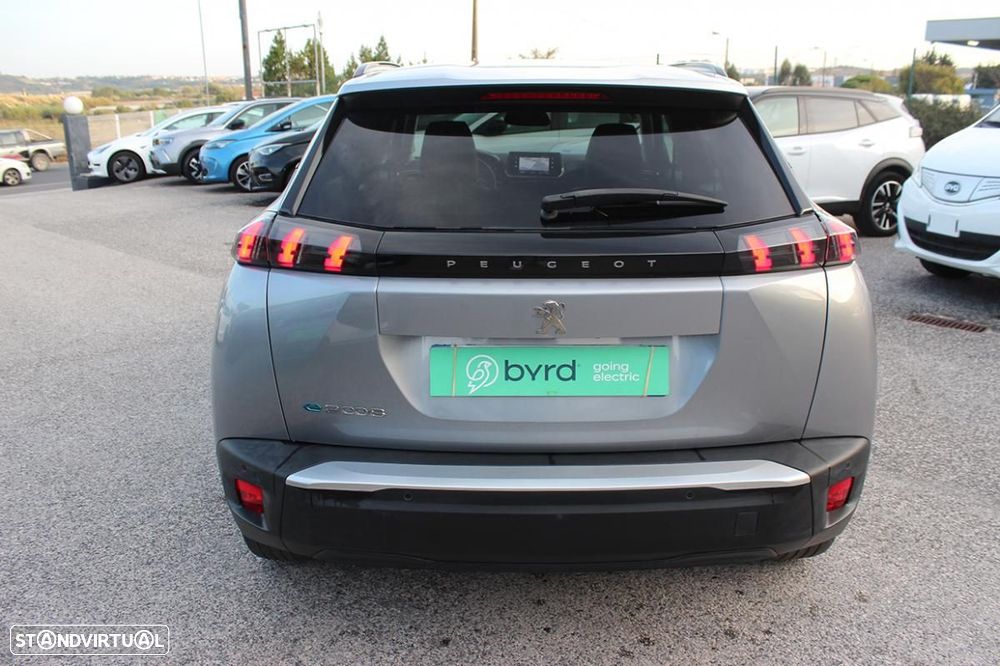 Peugeot e-2008 Allure - 11