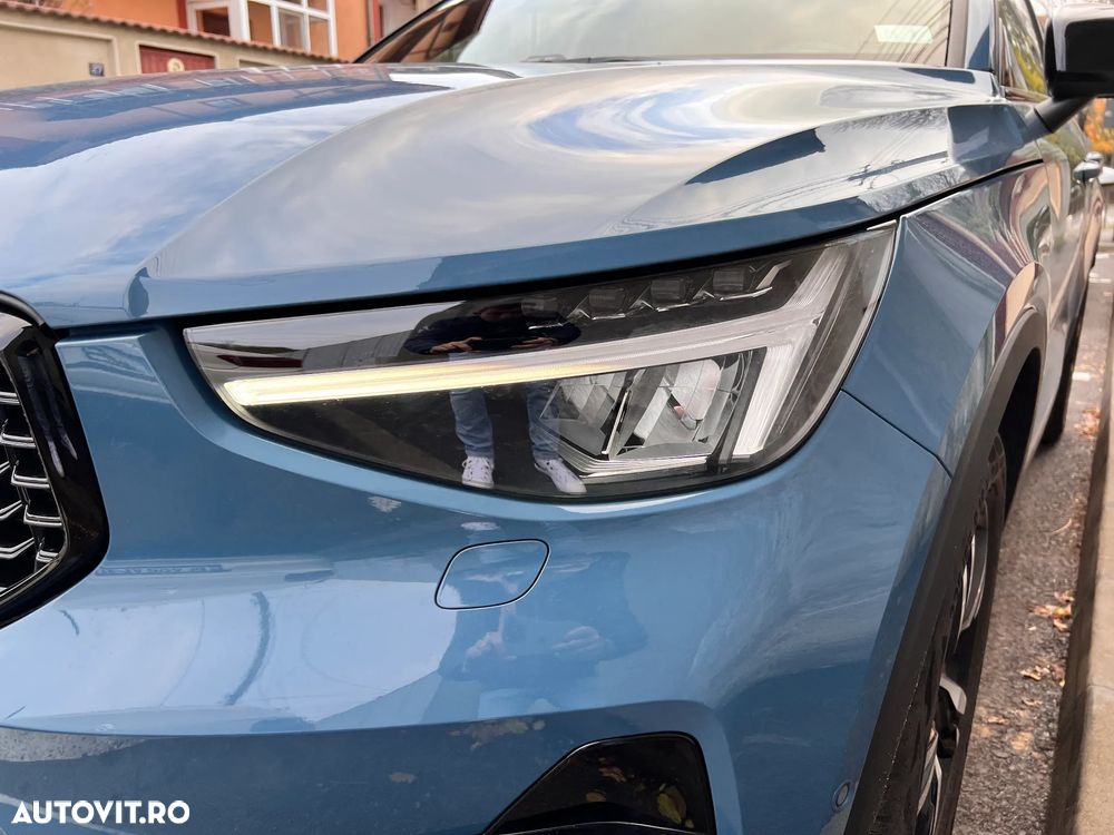 Volvo XC 40 B4 AT FWD MHEV Plus Dark - 8