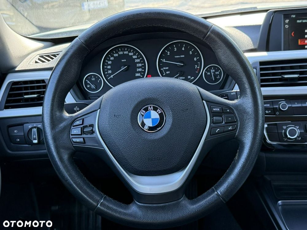 BMW Seria 3 318i GPF - 26