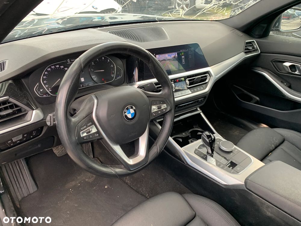BMW Seria 3 330i xDrive - 12