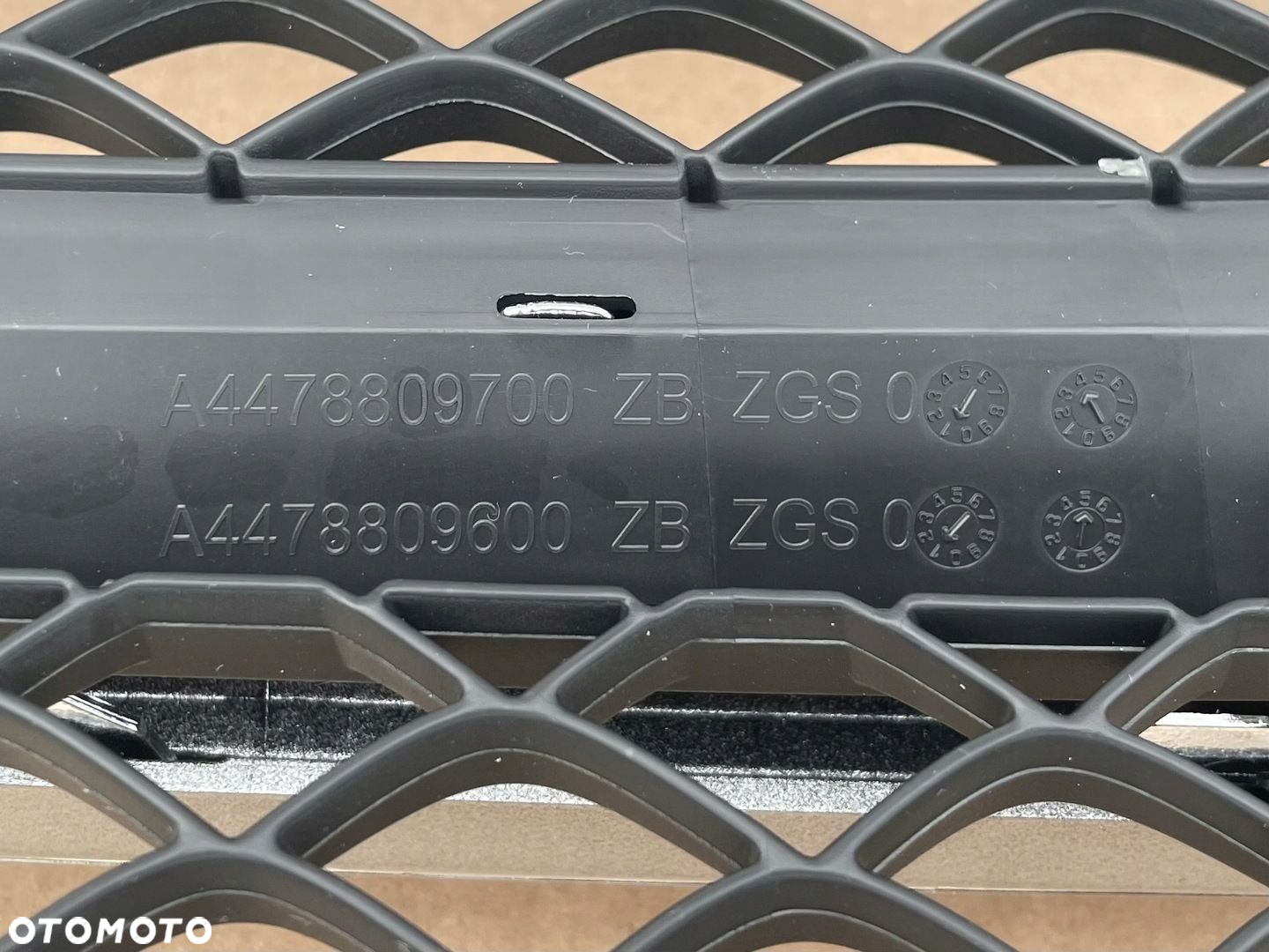 MERCEDES V-KLASA A447 ATRAPA GRILL - 8