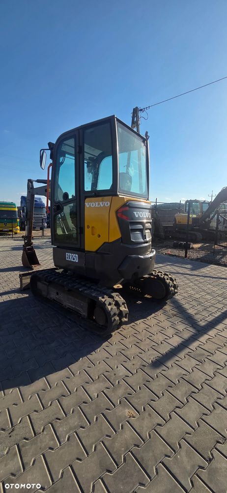 Volvo ECR 25D - 8