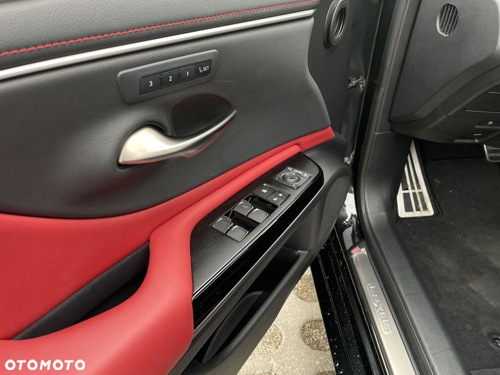 Lexus ES 300h F Sport Edition - 11