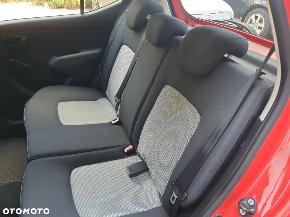 Hyundai i10 1.1 Base - 19