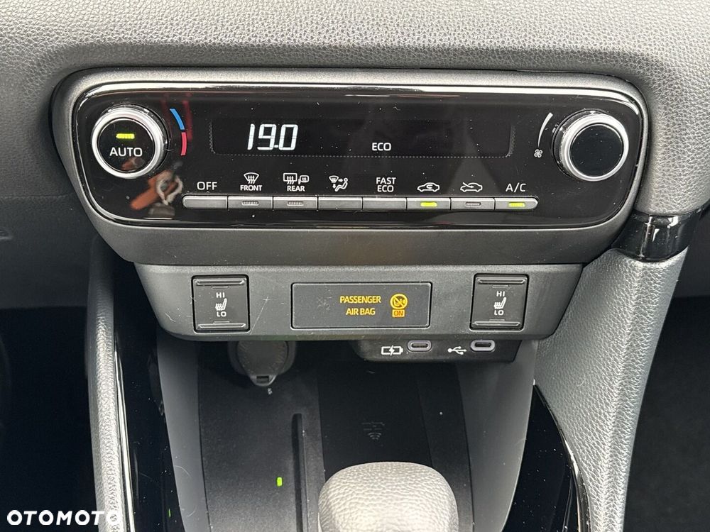 Toyota Yaris Hybrid 1.5 Style - 18