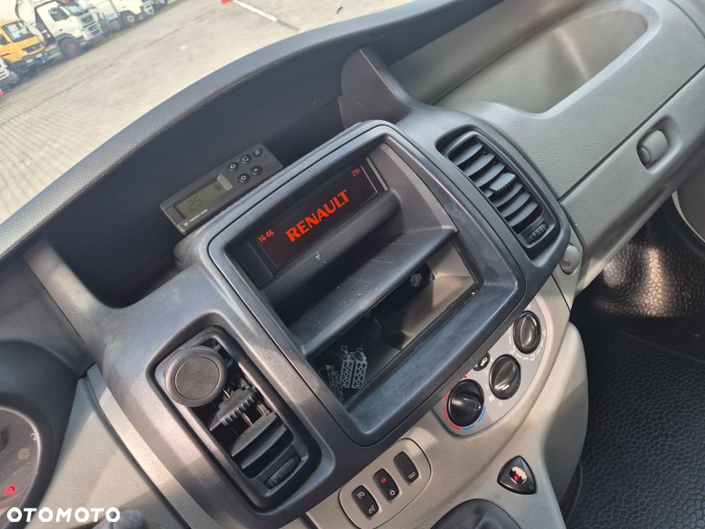Renault Trafic 115KM / CHŁODNIA IZOTERMA / THERMO KING / PO SERWISACH / GOTOWY DO PRACY / WTYCZKA ZEWNĘTRZNA / 3 MIEJSCA / BEZWYPADKOWY - 18