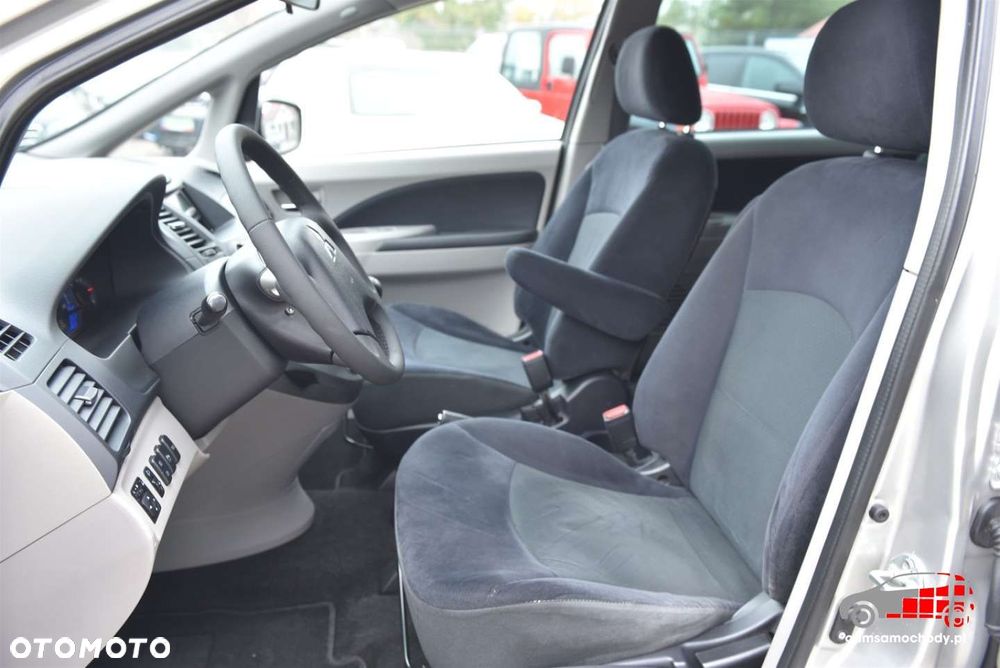 Mitsubishi Grandis - 13